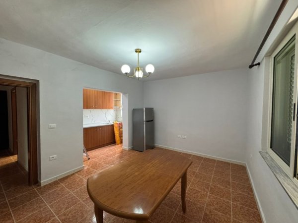 Tirane, jepet me qera apartament 1+1 Kati 5, 55 m² 420 € (Rruga Naim Frasheri)