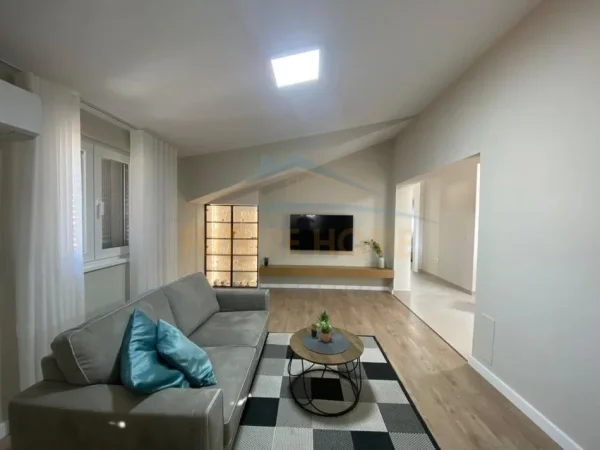 Tirane, jepet me qera apartament 2+1+Ballkon Kati 3, 110 m² 1.000 € (RRUGA MUSTAFA DEMIRI)