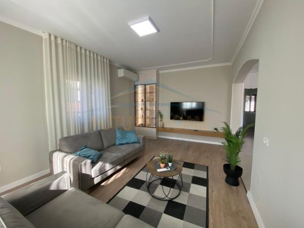 Tirane, jap me qera apartament 2+1+Ballkon Kati 2, 110 m² 1.000 € (ISH TREGU ELEKTRIK)
