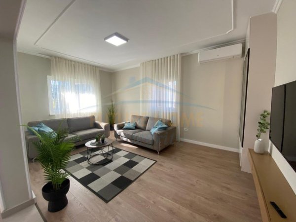 Tirane, jap me qera apartament 2+1+Ballkon Kati 2, 110 m² 1.000 € (ISH TREGU ELEKTRIK)