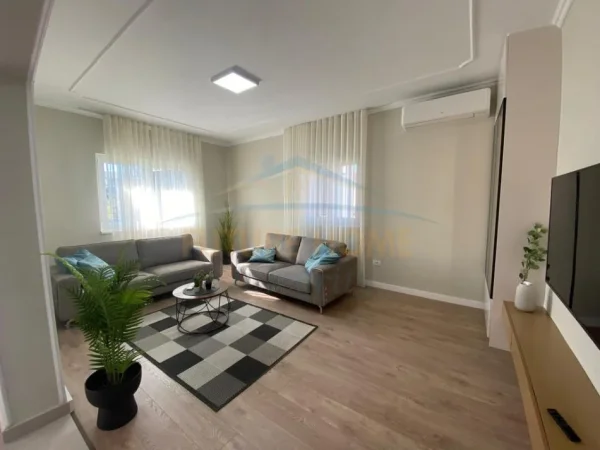 Tirane, jap me qera apartament 2+1+Ballkon Kati 2, 110 m² 1.000 € (ISH TREGU ELEKTRIK)
