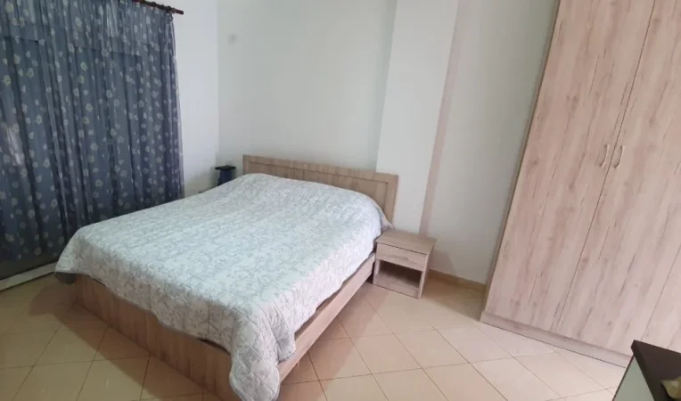 Tirane, jepet me qera apartament 2+1+Ballkon Kati 4, 85 m² 550 € (Ali demi , prane bankes credins)