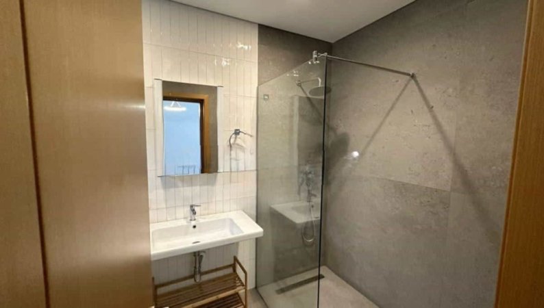 Tirane, jepet me qera Vile 2+1 Kati 2, 250 m² 1.500 € (TEG)