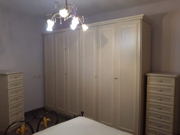 jepet me qera apartament 2+1 Kati 4, 95 m² 700 € (Mine Peza, përballë Prokurorisë, Tiranë)