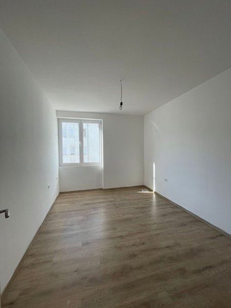 Tirane, jepet me qera apartament 2+1+Ballkon Kati 3, 100 m² 300 € (Vore)