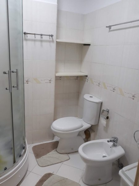 jepet me qera apartament 2+1 Kati 4, 95 m² 700 € (Mine Peza, përballë Prokurorisë, Tiranë)