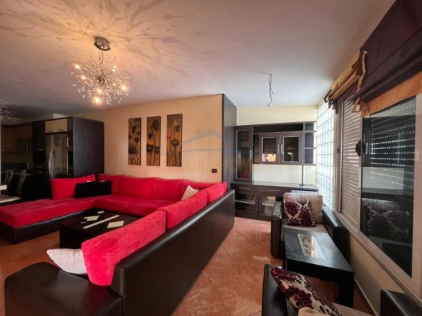 Tirane, jepet me qera apartament 3+1 Kati 6, 105 m² 700 € 