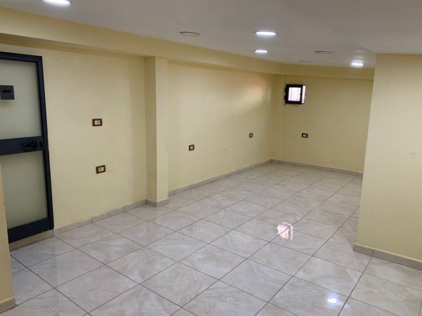 Tirane, jepet me qera zyre Kati 0, 30 m² 450 € (rruga mine peza)