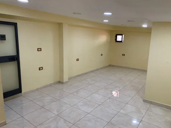 Tirane, jepet me qera zyre Kati 0, 30 m² 450 € (rruga mine peza)