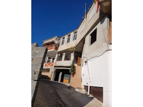 Kruje, shitet shtepi 3 Katshe , 310.000 € (Kruje)