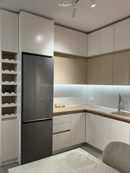 Tirane, jepet me qera apartament 2+1+Ballkon Kati 4, 106 m² 650 € (nexho konomi)