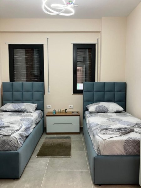 Tirane, jepet me qera apartament 2+1+Ballkon Kati 4, 106 m² 650 € (nexho konomi)