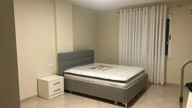 Tirane, jepet me qera apartament 2+1 Kati 4, 105 m² 550 € (astir)