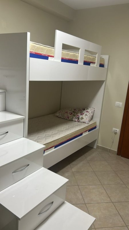 Tirane, jepet me qera apartament 2+1 Kati 4, 105 m² 550 € (astir)