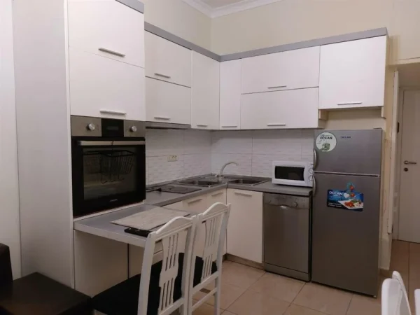 Tirane, jepet me qera apartament 2+1+Ballkon Kati 5, 75 m² 690 € (SHALLVARET)