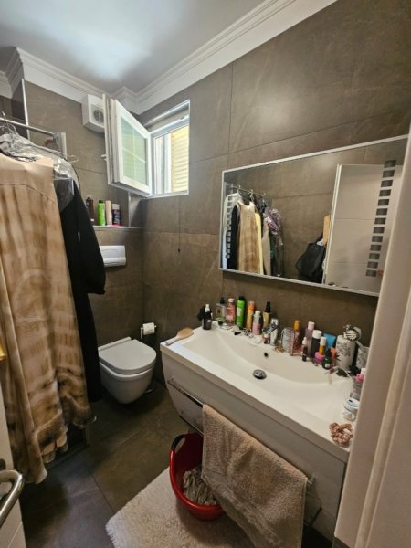 Tirane, shitet apartament 3+1+Ballkon Kati 9, 150 m²