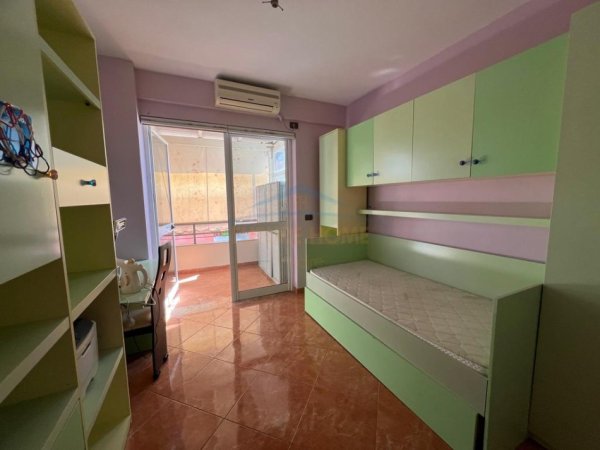 Tirane, jepet me qera apartament 3+1 Kati 6, 105 m² 630 €