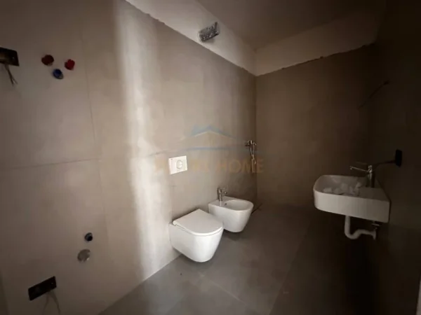 Tirane, shitet apartament 2+1 Kati 7, 91 m² 98.000 € (QTU)