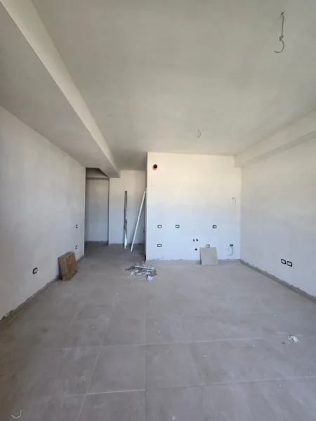Tirane, shitet garsoniere , 50 m² 84.000 € (GOLDEN PARK 4) prane Rruges se Kavajes