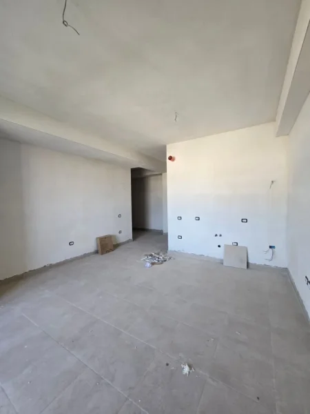 Tirane, shitet garsoniere , 50 m² 84.000 € (GOLDEN PARK 4) prane Rruges se Kavajes