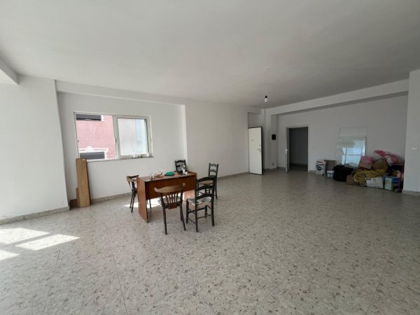 Tirane, shes zyre Kati 1, 83 m² 252.000 € (RRUGA E DIBRES)