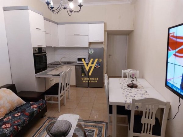 Tirane, jepet me qera apartament 2+1+Ballkon Kati 5, 75 m² 690 € (SHALLVARET)