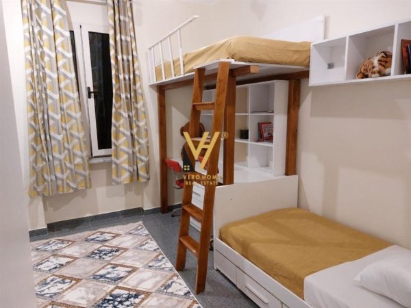 Tirane, jepet me qera apartament 2+1+Ballkon Kati 5, 75 m² 690 € (SHALLVARET)