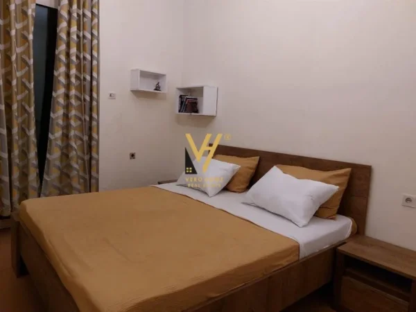 Tirane, jepet me qera apartament 2+1+Ballkon Kati 5, 75 m² 690 € (SHALLVARET)