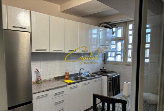 Tirane, jepet me qera apartament 1+1 Kati 5, 70 m² 620 € (QENDER)