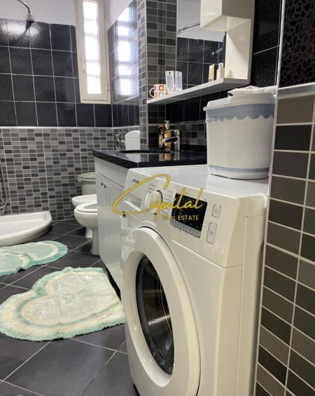 Tirane, jepet me qera apartament 1+1 Kati 5, 70 m² 620 € (QENDER)