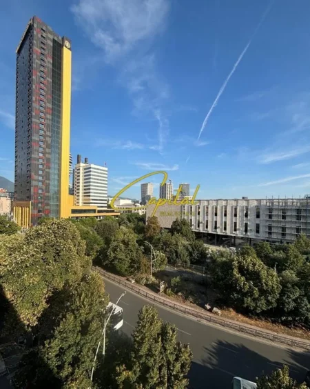 Tirane, jepet me qera apartament 1+1 Kati 5, 70 m² 620 € (QENDER)