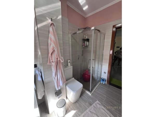 Tirane, jepet me qera apartament 2+1 Kati 7, 85 m² 620 € (Brryli)