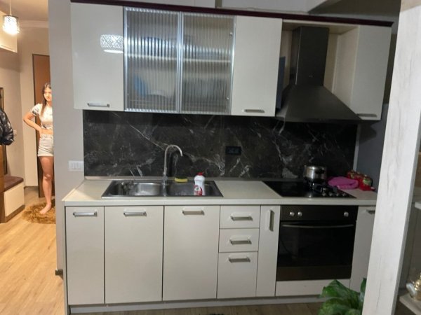 Tirane, jepet me qera apartament 2+1+Ballkon Kati 4, 63 m² 580 € (don bosko)
