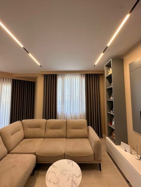 Tirane, jepet me qera apartament 2+1+Ballkon Kati 2, 117 m² 800 € (River Residence)