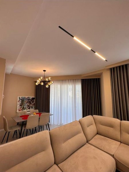Tirane, jepet me qera apartament 2+1+Ballkon Kati 2, 117 m² 800 € (River Residence)