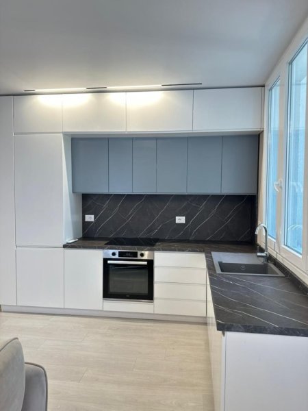 Tirane, jepet me qera apartament 2+1+Ballkon Kati 2, 117 m² 800 € (River Residence)