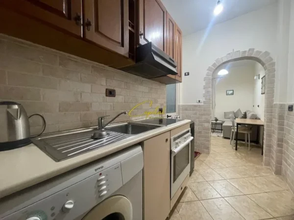 Tirane, jepet me qera apartament 1+1 Kati 2, 45 m² 450 € (5 MAJI)