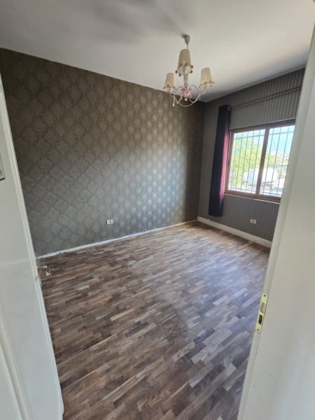 Tirane, jepet me qera VILË ME QIRA | PRANË SHKOLLËS SË BASHKUAR – TIRANË📍, 450 m² 1.700 €