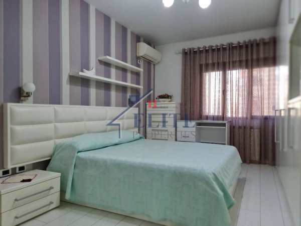 Tirane, jepet me qera apartament 2+1+Ballkon Kati 5, 120 m² 900 € 