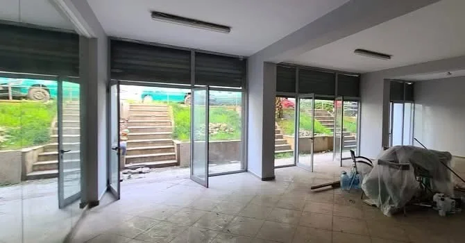 Tirane, shitet ambjent biznesi Kati -1, 80 m² 87.000 € (Yzberisht)