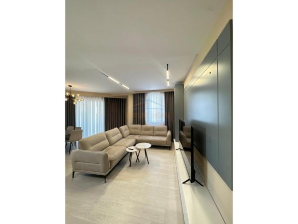 Tirane, jap me qera apartament 2+1+Ballkon Kati 2, 117 m² 800 € (RIVER RESIDENCE,)