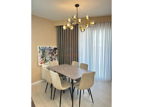 Tirane, jap me qera apartament 2+1+Ballkon Kati 2, 117 m² 800 € (RIVER RESIDENCE,)