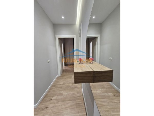 Tirane, jepet me qera apartament 2+1 Kati 2, 102 m² 1.000 € (Teg)