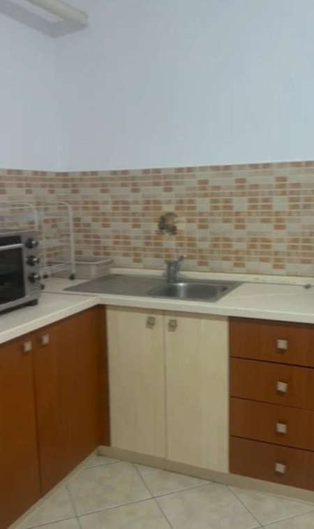 Tirane, jepet me qera apartament 1+1+Ballkon Kati 2, 60 m² 400 € (rruga siri kodra prane hotel meridian)