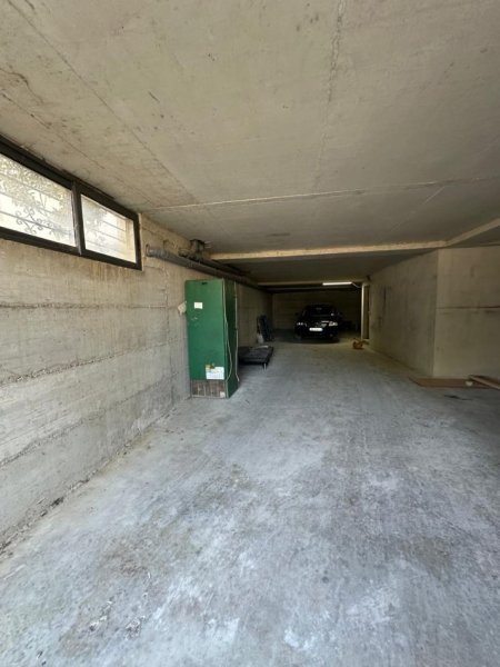 Tirane, jepet me qera magazine , 180 m² 400 € (Kombinat)