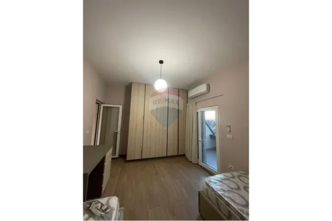 Tirane, jepet me qera apartament 3+1 Kati 3, 142 m² 90.000 ALL (VJETORE) (Rruga Bamir Topi)