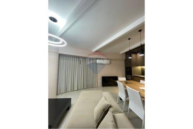 Tirane, jepet me qera apartament 3+1 Kati 3, 142 m² 90.000 ALL (VJETORE) (Rruga Bamir Topi)