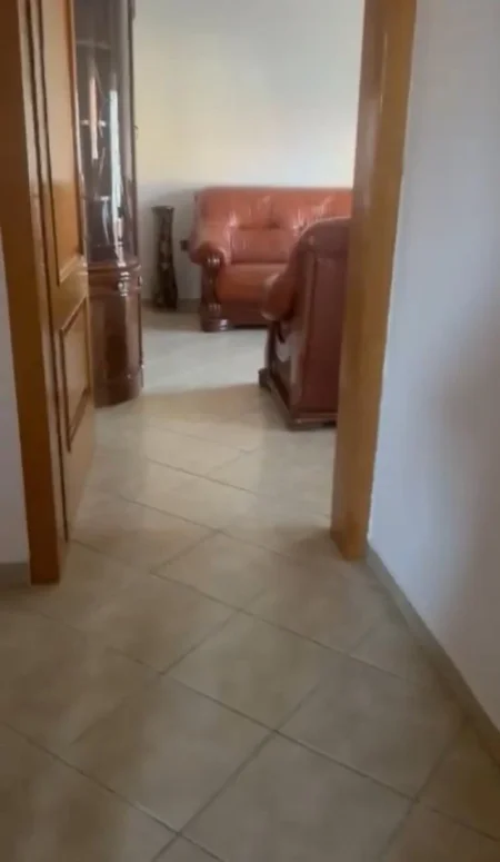 Tirane, jepet me qera apartament 1+1+Ballkon Kati 2, 60 m² 400 € (rruga siri kodra prane hotel meridian)