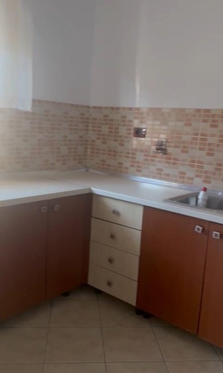 Tirane, jepet me qera apartament 1+1+Ballkon Kati 2, 60 m² 400 € (rruga siri kodra prane hotel meridian)