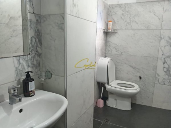 Tirane, jepet me qera apartament 1+1 Kati 2, 65 m² 450 € (5 MAJI)